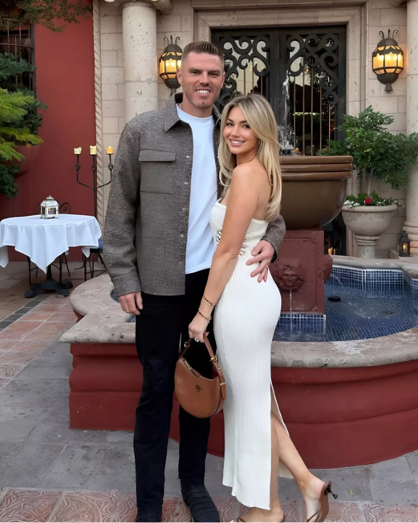 SURPRISE 😍: Los Angeles Dodgers star Freddie Freeman’s wife, Chelsea Freeman, treats the public’s eyes with a set of thong bi.kini photos at the beach — oh my god, she’s so hot…