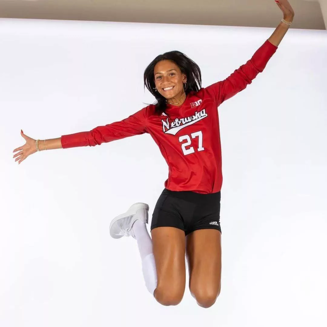 HOT PHOTO : Nebraska Cornhuskers volleyball star Harper Murray has social media drooling over her latest beach photos, where she poses in a black thong bikini, showcasing an unusually captivating figure unlike anything we've seen from her before. 👙😍