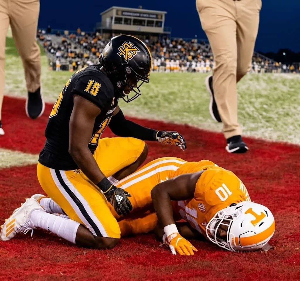 🚨 The replay Tennessee Volunteers fans are terrified to watch. What really happened to the Vols player after that frightening collision? [VIDEO]